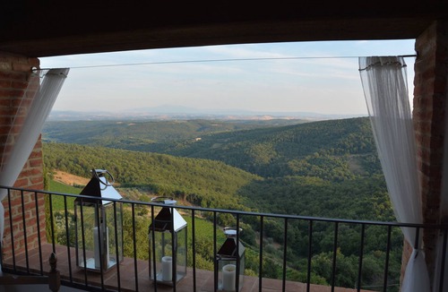 Rosennano Apartment | LA TORRE, AN EAGLE NEST ABOVE THE TUSCANY LANDSCAPE