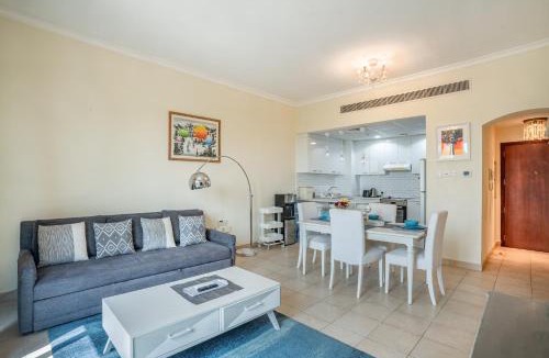 Dubai Investment Park Apartment | Lake Apartments - 1BR Apartment - Allsopp&Allsopp