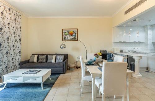 Dubai Investment Park Apartment | Lake Apartments - 1BR Apartment - Allsopp&Allsopp