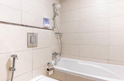 Mirdif Apartment | Landing Lane Family Suites, Studio Near DXB Airport