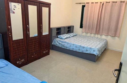 Al Mankhool Apartment | Lavish Sharing Family Room !! Furnished !!Free Bill