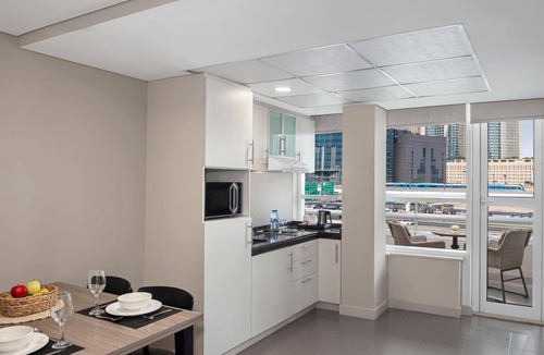 Sheikh Zayed Road Hotel | Leva Hotel and Suites, Mazaya Centre