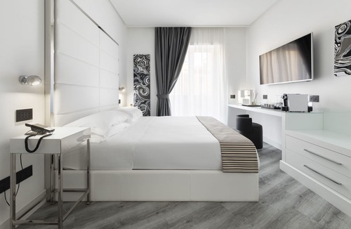 Fuorigrotta Hotel | LHP Napoli Palace & spa