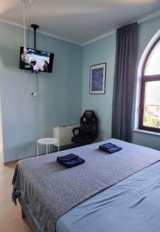 Roccaromana Bed & Breakfast | LIMO to Host