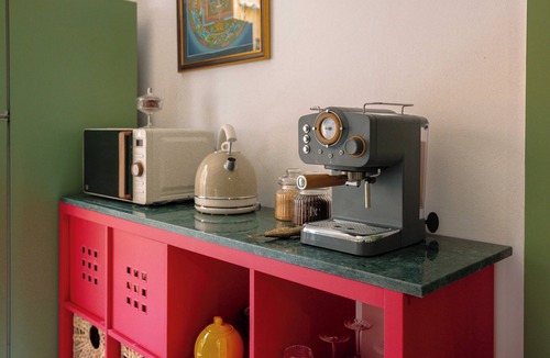 Jumeirah Apartment | Little Jaipur Jumeirah Garden Guestroom walking distance to the beach
