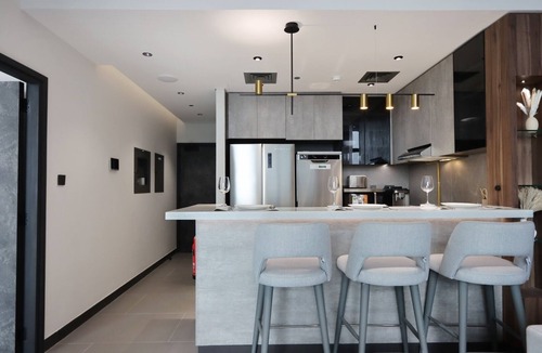 Jumeirah Lake Towers Apartment | Livbnb-Embrace Luxury and Comfort in Prime 1BR,JLT