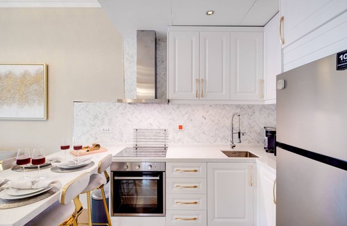 Jumeirah Lake Towers Apartment | Located right in the heart of Dubai is this glamorous studio apt, stunning views