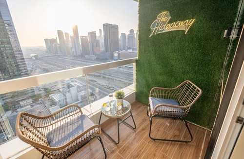 Jumeirah Lake Towers Apartment | Located right in the heart of Dubai is this glamorous studio apt, stunning views