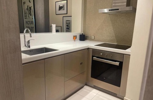 Business Bay Apartment | LOVELY 1-BEDROOM VACATION HOME (PARAMOUNT TOWER)