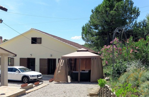 Cologna Spiaggia Villa | Lovely apartment in villa with hot tub, WIFI, pool, A/C, TV, patio, pets allowed, panoramic view