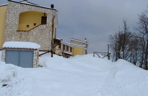 Rocca di Cambio Apartment | Lovely apartment in the Cerri area