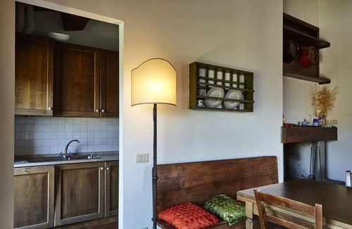 Capolona Apartment | Lovely apartment for 5 people with pool, WIFI, TV, pets allowed and panoramic view, close to Are.