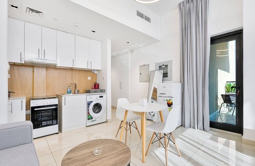 Deira Apartment | Lovely Studio with Pool and Gym