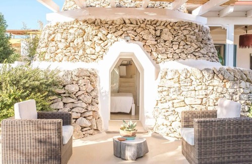 Torricella Peligna Villa | Lush Garden Villa Few Steps Away From Sea