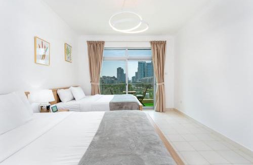 The Greens Apartment | Lux BnB I Una Tower I Lakes View
