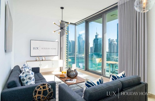 Dubai Marina Apartment | LUX - Contemporary Suite with Full Marina View