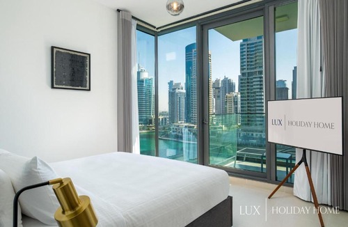 Dubai Marina Apartment | LUX - Contemporary Suite with Full Marina View