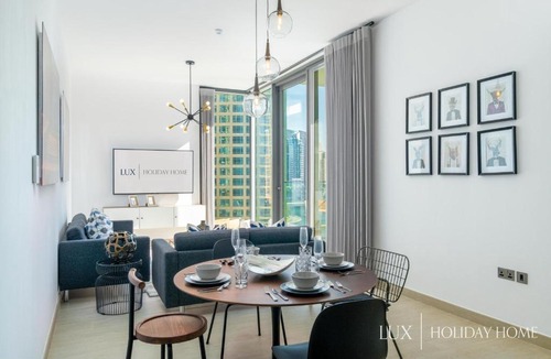 Dubai Marina Apartment | LUX - Contemporary Suite with Full Marina View