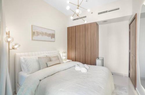 Trade Centre 1 Apartment | Luxe Den-1BR Cozy Treat By Canal side