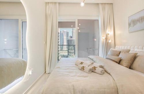 Trade Centre 1 Apartment | Luxe Den-1BR Cozy Treat By Canal side