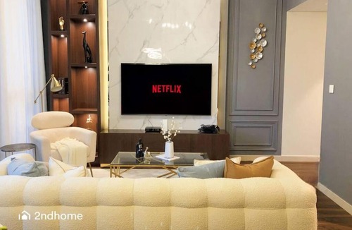 Bur Dubai Apartment | Luxurious 1 Bed with Direct Access to Dubai Mall
