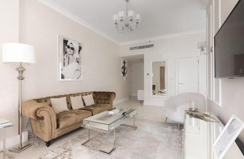 Jumeira 3 Apartment | Luxurious 2-bd Gem In Jbr Elegant & Compact Bliss