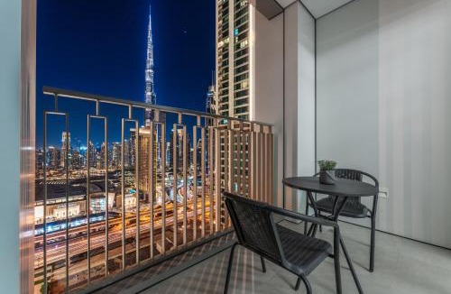 Za'abeel 2 Apartment | Luxurious 2-BR Apt Pool, Gym & Burj Khalifa View
