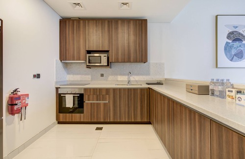 Dubai Media City House | Luxurious 3-bedroom Getaway at Avani+ Palm View Dubai Hotel & Suites