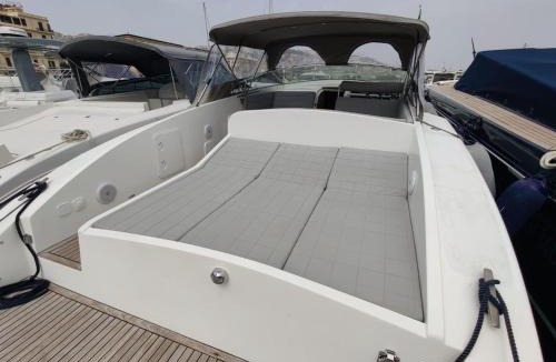Marina Grande House | Luxurious Caprie Italia Boat Rental with Breathtaking Ocean Views