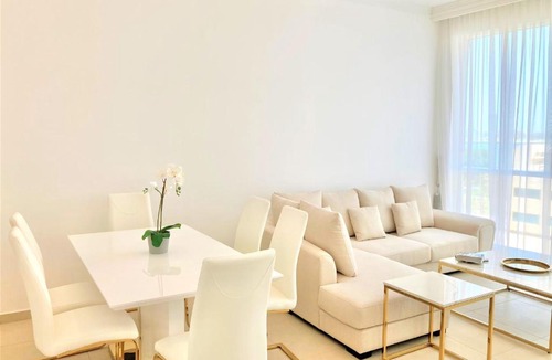 Dubai Marina Apartment | Luxurious stay at the Walk JBR