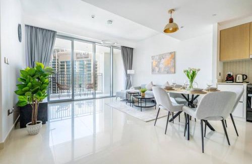 Dubai Apartment | Luxury 1BR Retreat l 17 Icon Bay, Dubai Creek