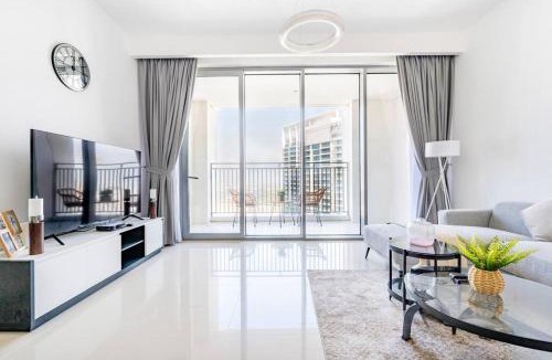 Dubai Apartment | Luxury 1BR Retreat l 17 Icon Bay, Dubai Creek