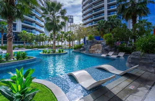 Business Bay Apartment | Luxury 1BR with Infinity Pool - Business Bay