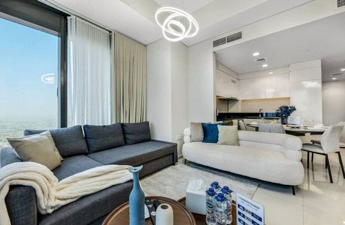 Sheikh Zayed Road Apartment | Luxury 3BR Aykon: High Floor w/Spectacular Views