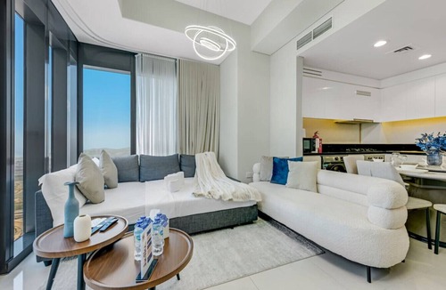 Sheikh Zayed Road Apartment | Luxury 3BR Aykon: High Floor w/Spectacular Views