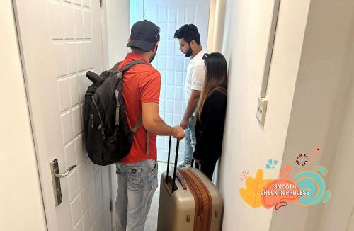 Al Satwa House | Luxury Hostel Bedspace in Downtown Near Emirates Towers Metro