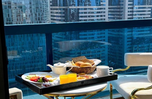 Naif House | Luxury Twin, Royal Reflections