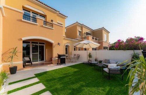 Arabian Ranches Villa | Luxury Villa in Ranches 1, on Pool and Park