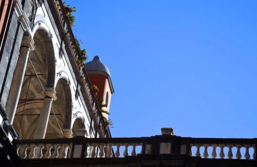 Montecalvario House | Maison Des Fleurs