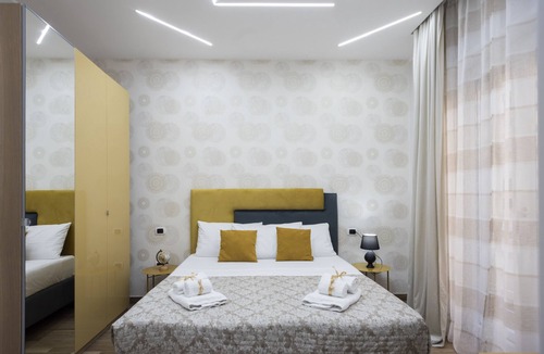 Fuorigrotta Bed & Breakfast | MarGab Guest House Yellow Room