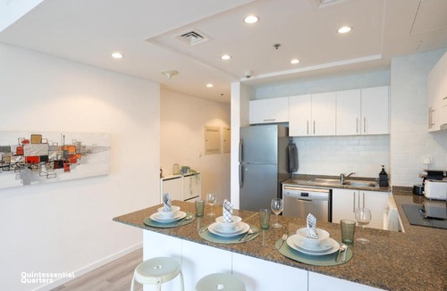 Dubai Marina Apartment | Marina Walk & JBR Beach - Cozy & Modern 1 BR