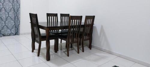Al Nahda 2 House | MASTER BEDROOM FOR SHORT STAY IN DUBAI BY MAUON Tourism