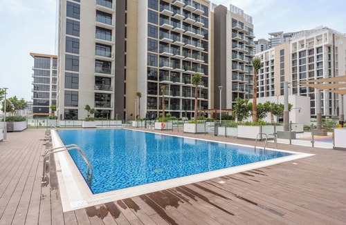 Nad Al Sheba Apartment | Meydan Studio sleeps 2 with Private Balcony!