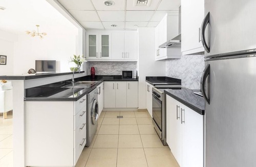 Dubai Marina Apartment | Minimalist and Cozy 1BR Apartment in JBR!