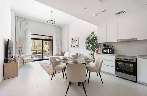 Umm Suqeim 3 Apartment | MJL Apartment for 4 people near Water Parks!