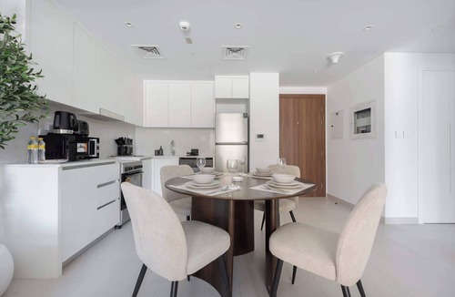 Umm Suqeim 3 Apartment | MJL Apartment for 4 people near Water Parks!
