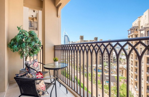 Umm Suqeim 3 Apartment | Modern 1 BD in Madinat Jumeirah Living