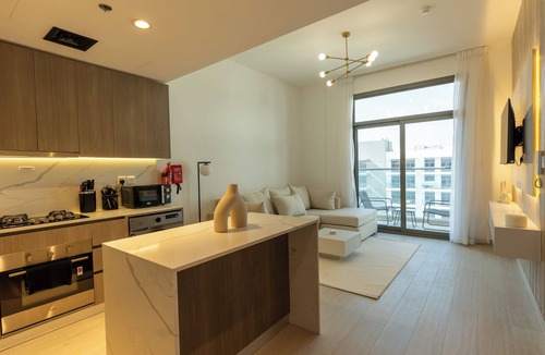 Motor City Apartment | Modern 1-bedroom with WiFi, fitness room in fabulous Dubai