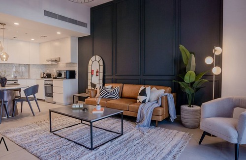 Discovery Gardens Apartment | Modern 1 BR in Rahaal 2