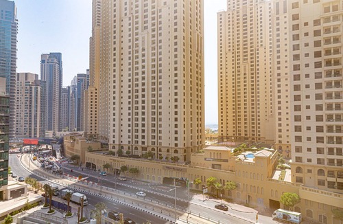 Dubai Marina Apartment | Modern 1BR Apartment in Heart of Dubai Marina